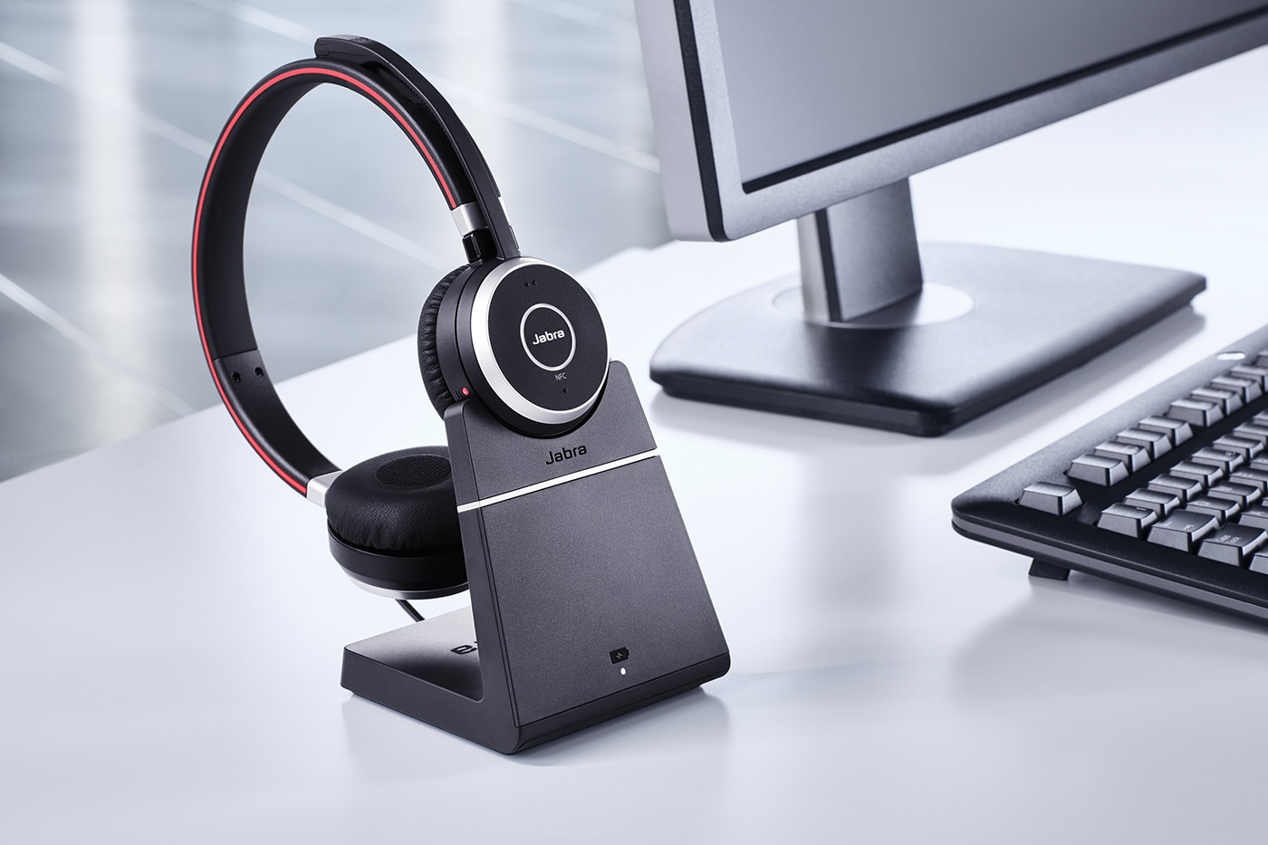 Jabra_Evolve_65_chargingstand_large_print